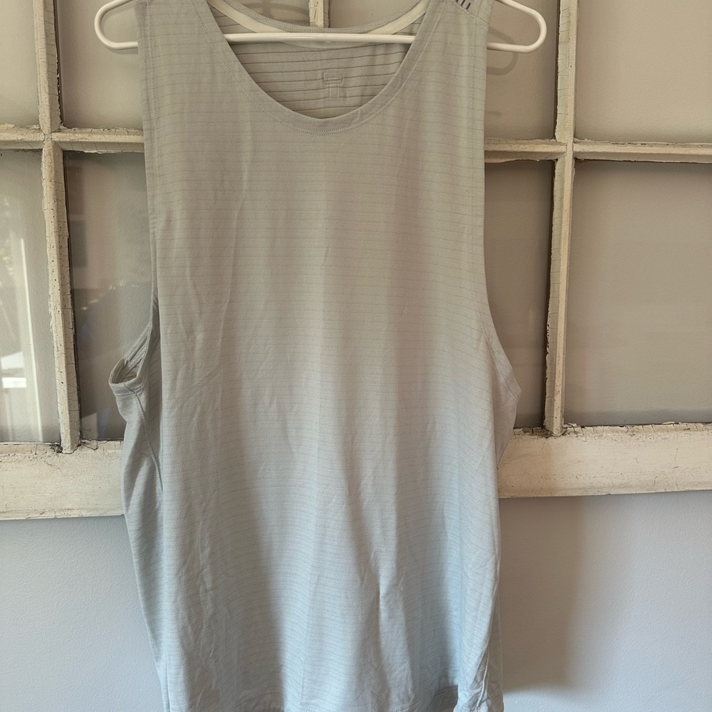 Lululemon athletica Men’s Gray Tank Size L